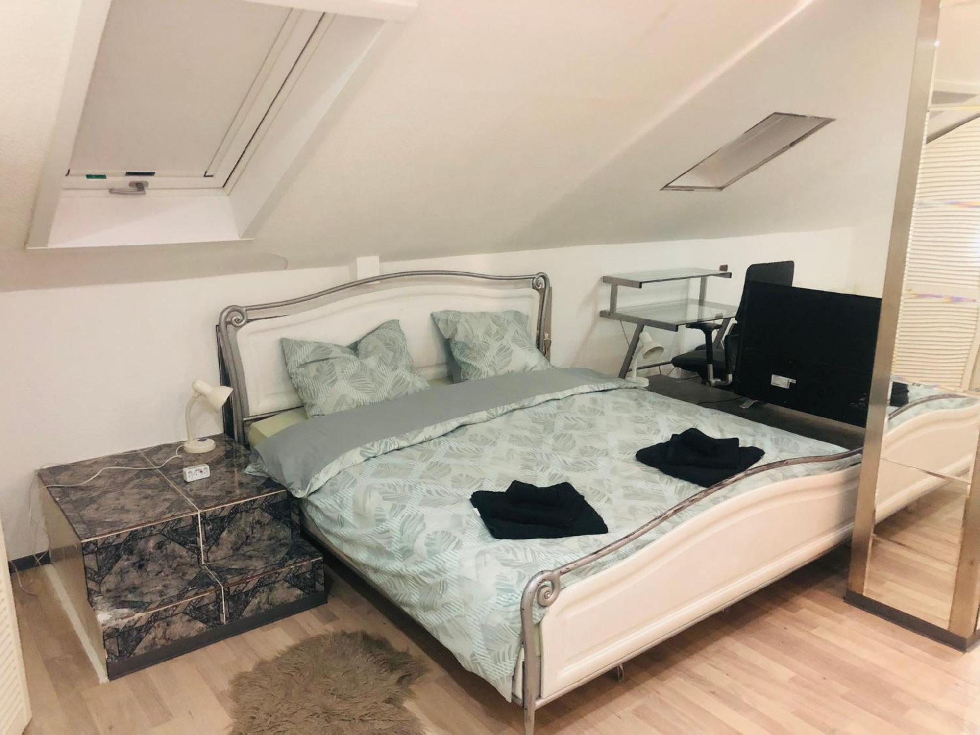 Caleva'S Bnb Pforzheim Buitenkant foto